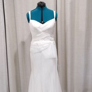 Elegant Vera Wang White Mermaid Wedding Dress - Dead Stock, Size 6